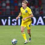 Mykhailo Mudryk runs with the ball during the UEFA Under-21 Euro 2023 semi-final match between Spain and Ukraine.